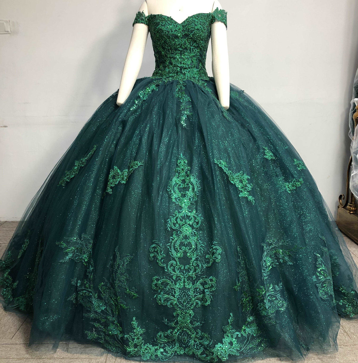 (LIVE 28) Fine gowns, 3D embroidery, weave dreamy tales.