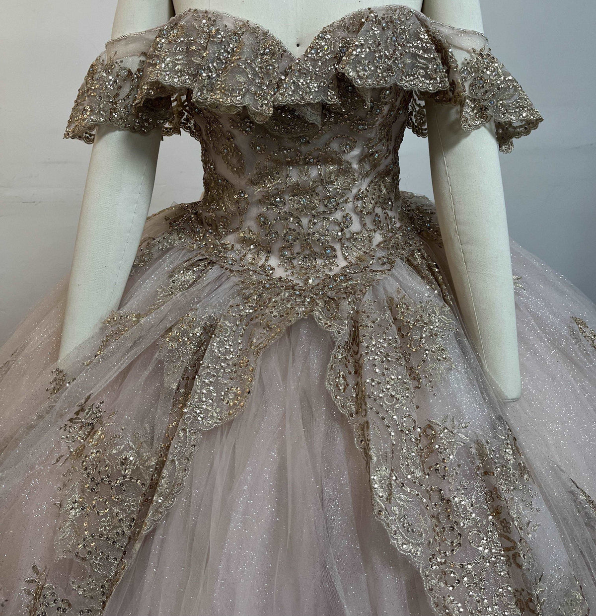 (LIVE 12) Gowns' elegance, simple hues, enhance life's charm.