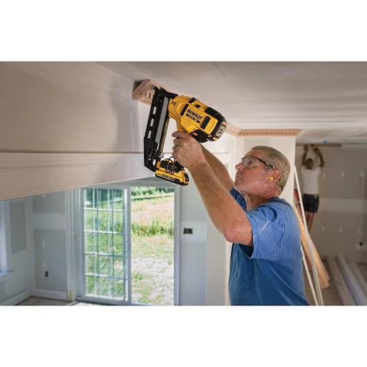 DEWALT DCN660D1 20V MAX* XR® 16 GA Angled Finish Nailer - Kit
