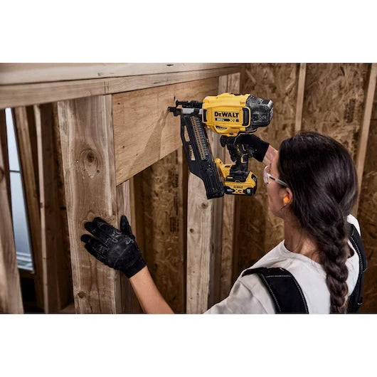 DEWALT DCN920B 20V MAX* Brushless Cordless 21° Plastic Framing Nailer (Bare Tool)