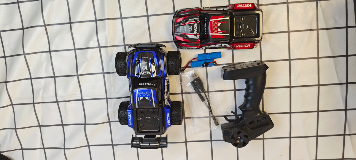 2.4GHz four-wheel drive all-terrain remote control truck toy, large all-terrain tires with LED lights, remote control off-road v